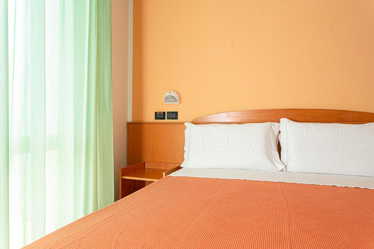 Little Hotel チェゼナーティコ エクステリア 写真