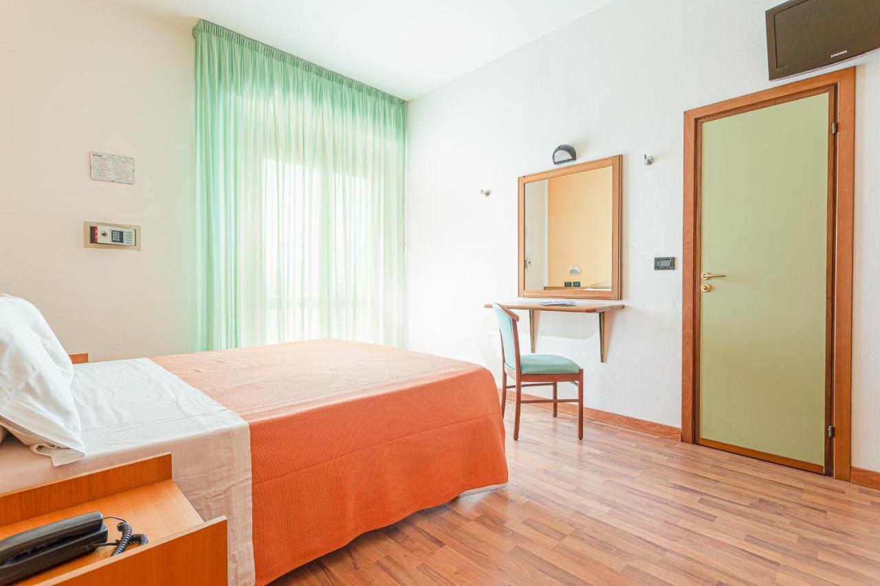 Little Hotel チェゼナーティコ エクステリア 写真