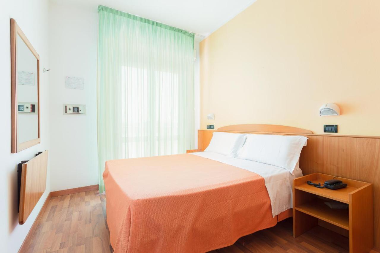Little Hotel チェゼナーティコ エクステリア 写真